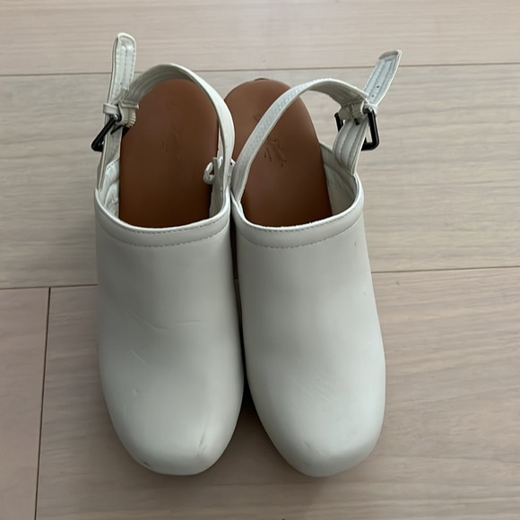 Universal Thread White Platform Clogs (from Target) in White - Size 9 - Picture 3 of 4